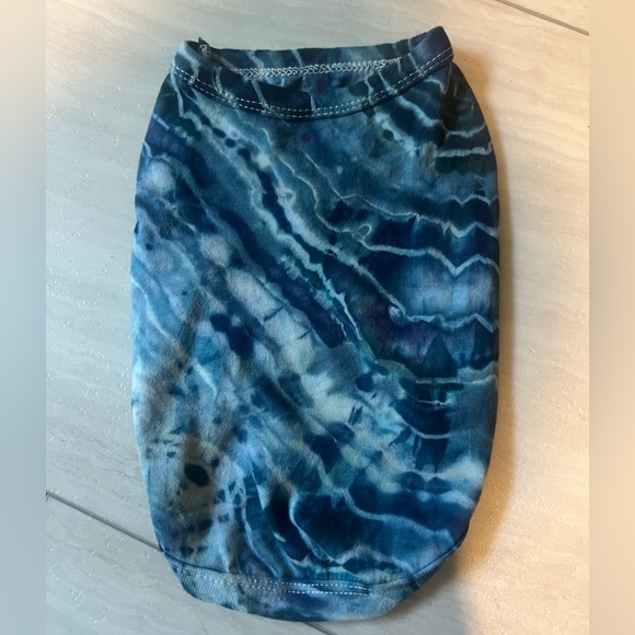 Hand dyed dog shirt size small - Picture 2 of 3